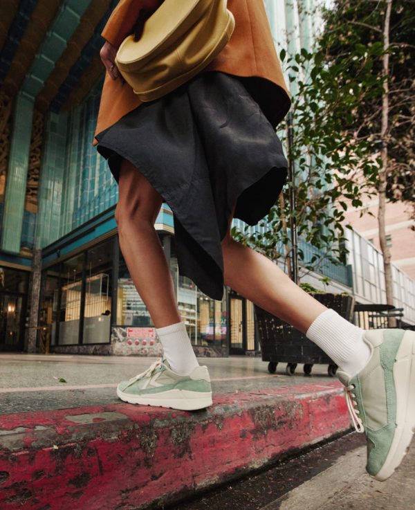 Women's KM2 Jogger | Black/Birch