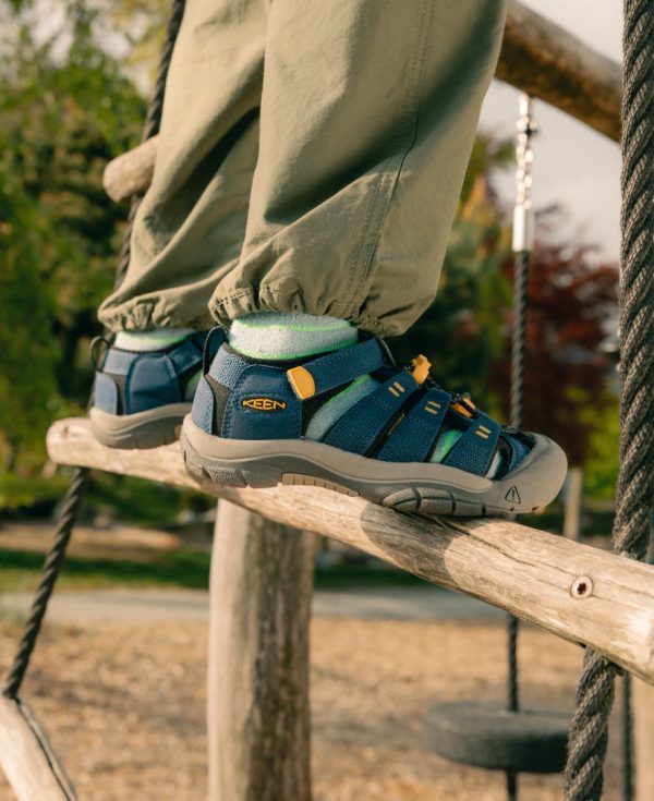 Big Kids' Newport H2  |  Magnet/Brilliant Blue