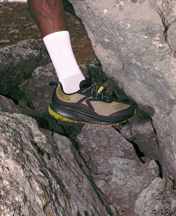 Men's Roam Trail Running Shoe | Naval Academy/Symphonic Sunset
